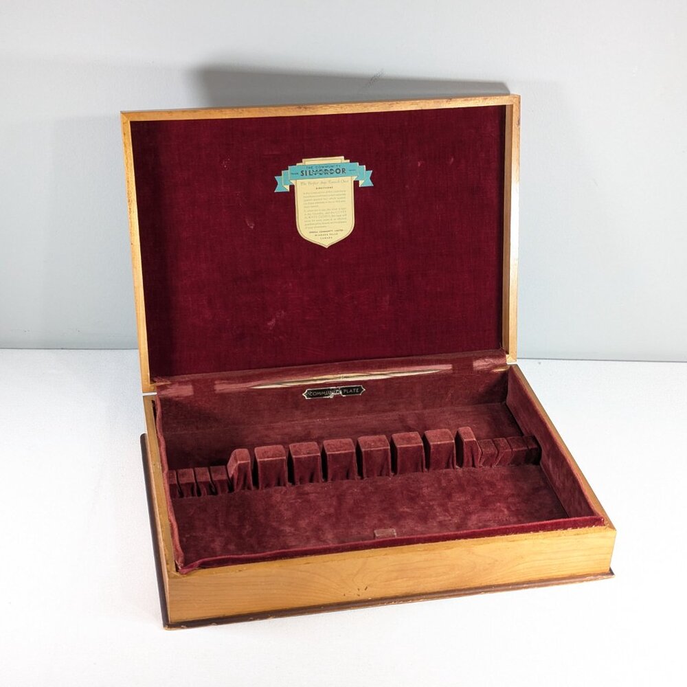 Vintage Oneida Silverdor flatware case, wooden 8 person cutlery storage box